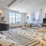 House Ninetta * Bale