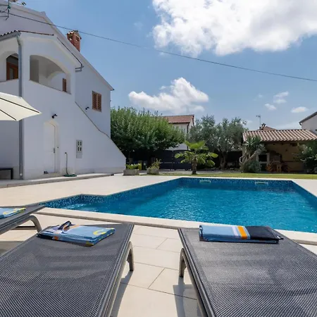 House Ninetta * Bale