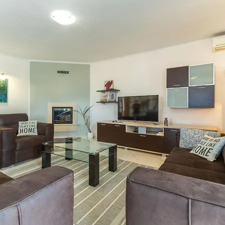 House Ninetta Bale