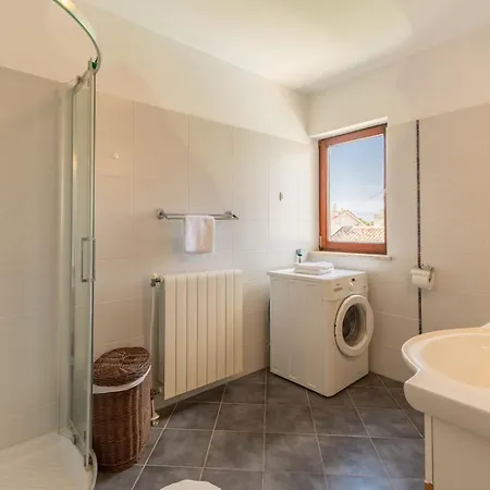 House Ninetta * Bale