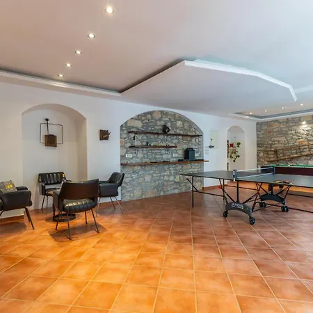 House Ninetta Nyaraló