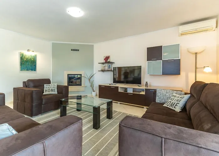 House Ninetta Bale