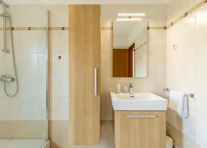 House Ninetta Bale