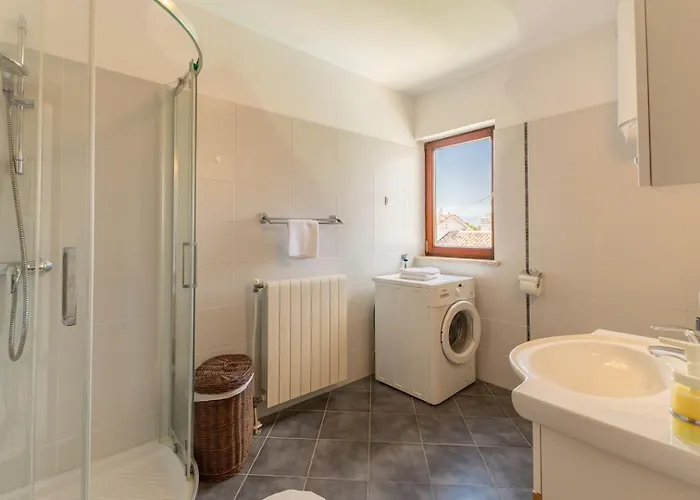 House Ninetta * Bale